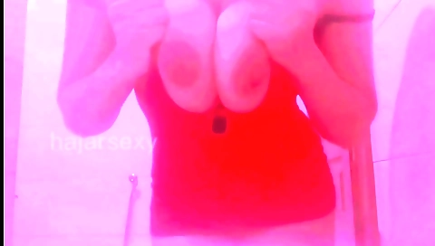 Webcam sex video of a brunette who masturbates and loves it