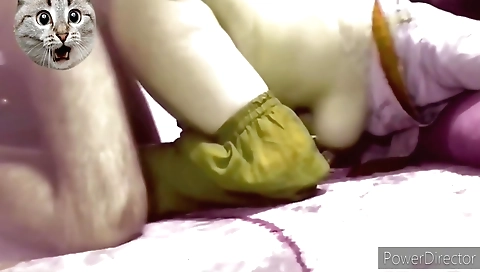 Mature amateur babe in the kitchen with a big booty