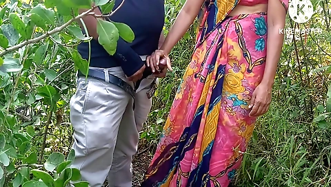 Indian lady shows off her sexy body for anal fucking