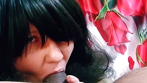 Brunette housewife sucks deepthroat in homemade video