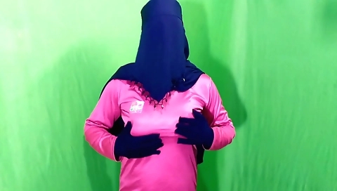 Indian solo girl is ready to give up cock in public