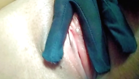 Solo girl masturbates on her own with her naked body