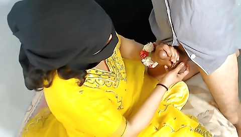 Hot Indian Bhabhi On Her Wedding Night Giving Handjobbb To Devar