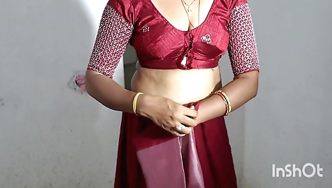 Solo amateur blonde masturbates on her bed in bedroom