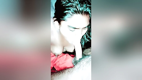 Brunette sucks and gets penetrated in an amateur sex video