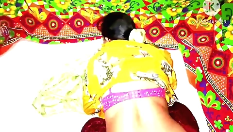 Indian big booty porn video with a big booty and natural tits