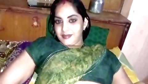 Bhabhi indian girl is naked and is playing with her fingers