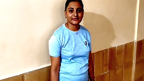 My girlfriend goes inside her house to have dinner