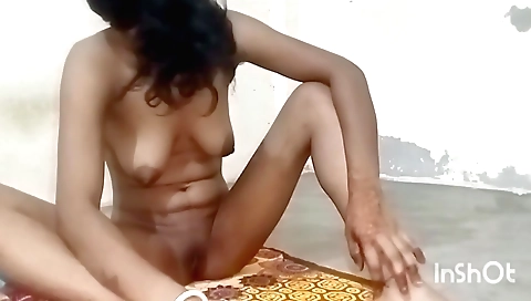 Indian teen 18+ shows off her huge ass in homemade video
