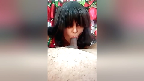 Indian girl with beautiful face sucks her lover's dick
