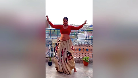 Sexy and hot brunette amateur girl gets her pussy creampied