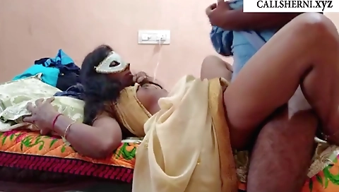 Amateur indian brunette is showing her sexy body on web cam