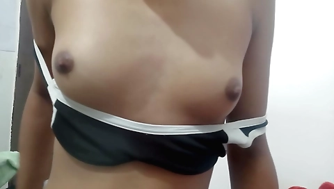 Indian girlfriend gets on knees in homemade sex show