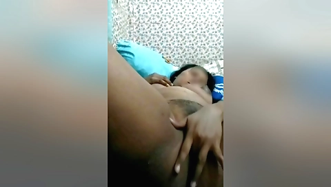 Amateur hairy amateur milf stretching a hairy pussy