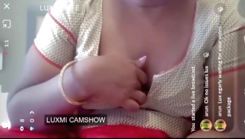 Sexy naked female video with her natural boobs and natural curves