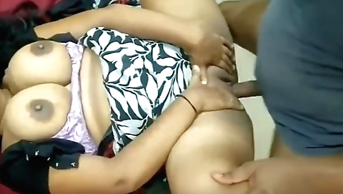 Hot chick in the kitchen with her huge ass on the web cam