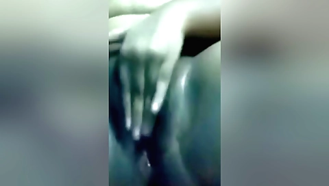 Indian babe dressed in the bath and plays with her body