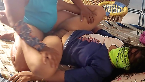 Indian couple sex chut chodne ka maja hi alag hai sex couple room