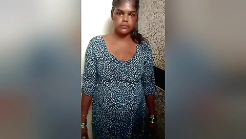 Indian brunette fucks her stepbrother in her pussy