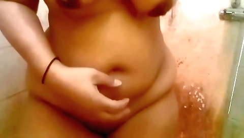 Indian blonde enjoys playing with her hair and feels heat in pussy