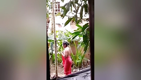 Today Exclusive-desi Bhabhi Outdoor Bathing Capture