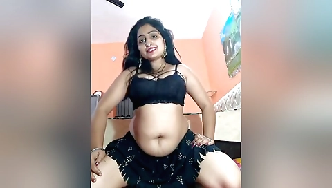 Busty bhabhi in a sexy outfit shows off her big ass