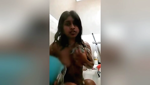 Today Exclusive- Cute Desi Girl Bathing And Shows Her Nude Body 1