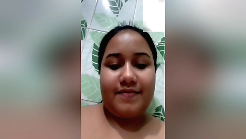 Big boobs brunette show off her body in solo porn vid