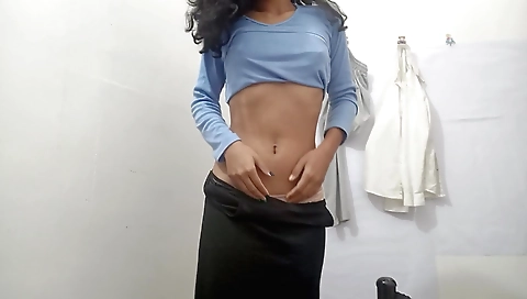 Indian girl fingered in her shaved pussy in a homemade solo vid