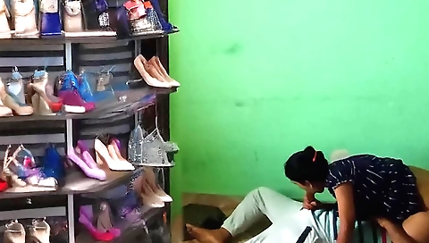 Indian chappal shop meinh makes her ass a lot hotter