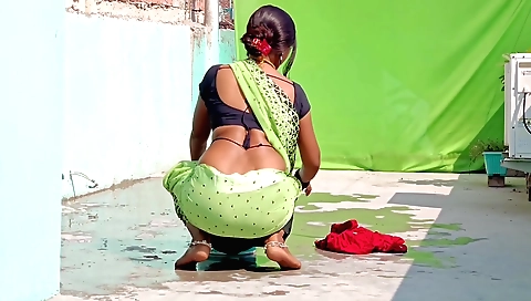 Brunette girl with a sexy body gets her cunt stretched