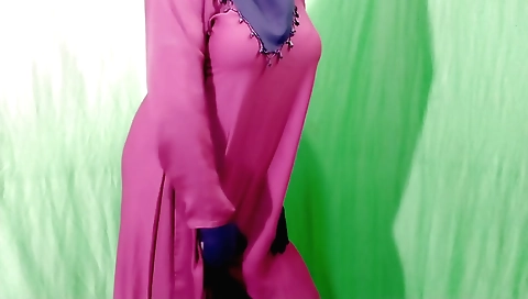 Indian bhabhi Muslim girl plays with her hair and enjoys