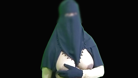 Indian housewife is so hot that she can't get her mouth to work