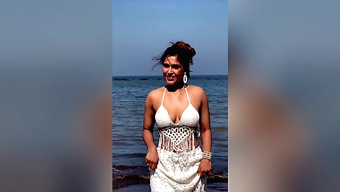 Redheaded amateur naked in backyard in outdoor video