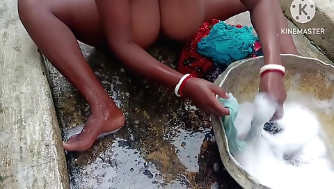 Sexy girl shows off her beauty and makes a homemade porn clip