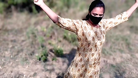 Indian brunette amateur is getting bonked in jungle