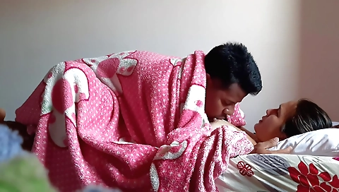 Amateur brunette stepsister is sucking my cock hard and hard