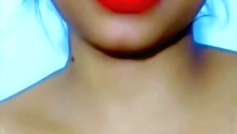 Amateur woman with hairy pussy showing off on web cam