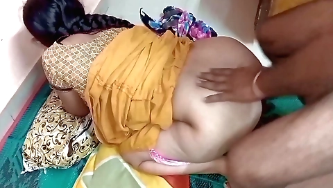 Indian girl with huge tits makes homemade porn video
