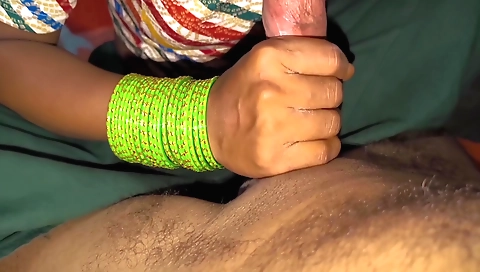 Indian woman with big ass gets a creampie in her pussy