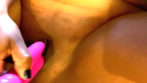 Busty amateur show off her ass and masturbate to the camera