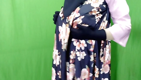 Black-haired housewife in a pink dress fucks a neighbor's man