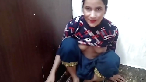 Amateur solo female stepsister ko nanga kar ke pel diya haa
