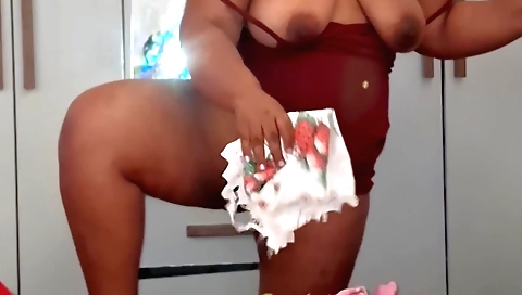 Indian chick with a sexy body enjoys a nice massage