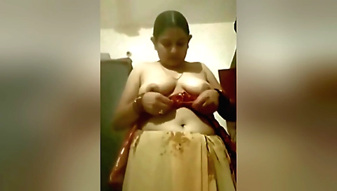 Sexy Indian babe shows off curves on webcams in a solo video