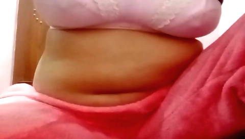 Cute girl finger nails her hairy pussy in amateur video