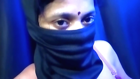 Hot amateur brunette babe shows us her caring skills