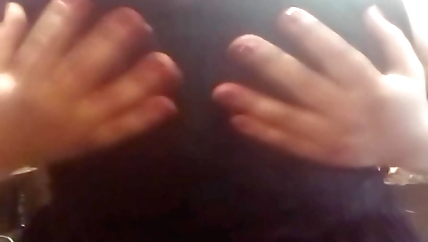 Sexy chick masturbates in a bath to achieve orgasms