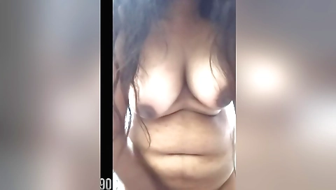 Indian beauty loves masturbating and making her boyfriend jealous