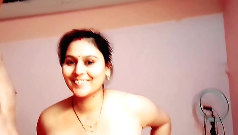 Hot brunette with a lovely ass telling him about a night stay